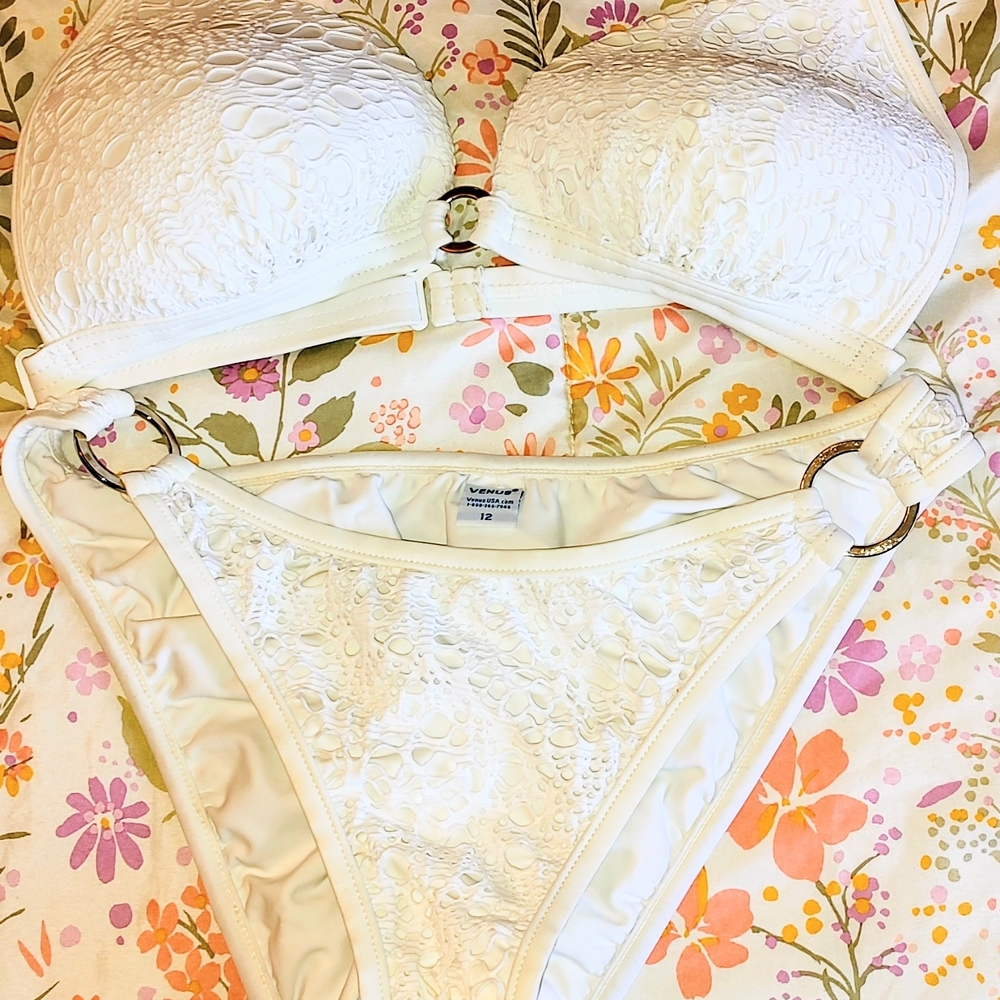 Elegant White Lace Venus Bikini Size12 Bottom,D Top